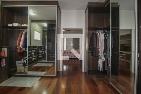 Casa de condomínio à venda com 900m², 5 quartos e 6 vagas Casa de condomínio à venda com 900m², 5 quartos e 6 vagasSuíte 5