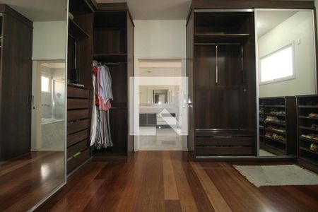 Casa de condomínio à venda com 900m², 5 quartos e 6 vagas Casa de condomínio à venda com 900m², 5 quartos e 6 vagasSuíte 5