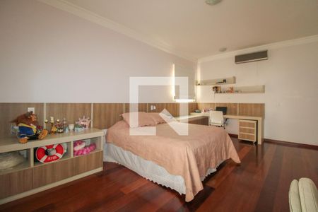 Casa de condomínio à venda com 900m², 5 quartos e 6 vagas Casa de condomínio à venda com 900m², 5 quartos e 6 vagasSuíte 1