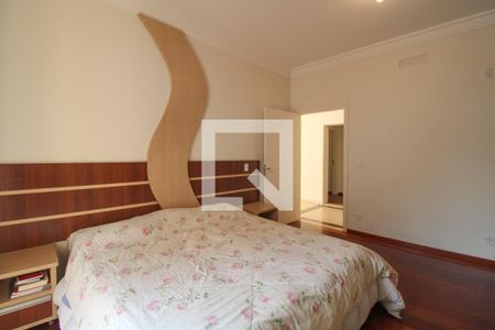 Casa de condomínio à venda com 900m², 5 quartos e 6 vagas Casa de condomínio à venda com 900m², 5 quartos e 6 vagasSuíte 3