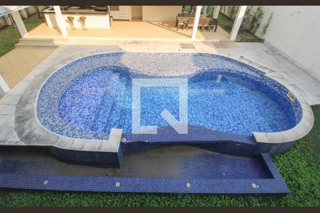 Casa de condomínio à venda com 900m², 5 quartos e 6 vagas Casa de condomínio à venda com 900m², 5 quartos e 6 vagasÁrea comum - Piscina