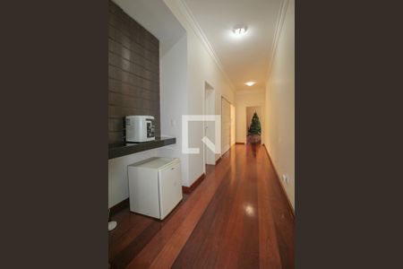 Casa de condomínio à venda com 900m², 5 quartos e 6 vagas Casa de condomínio à venda com 900m², 5 quartos e 6 vagasCorredor