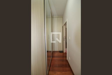 Casa de condomínio à venda com 900m², 5 quartos e 6 vagas Casa de condomínio à venda com 900m², 5 quartos e 6 vagasBanheiro/Suíte 1