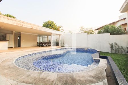 Casa de condomínio à venda com 900m², 5 quartos e 6 vagas Casa de condomínio à venda com 900m², 5 quartos e 6 vagasÁrea comum - Piscina