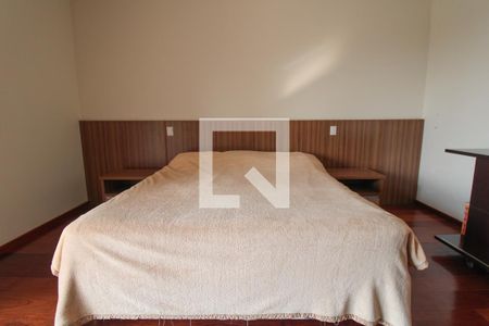 Casa de condomínio à venda com 900m², 5 quartos e 6 vagas Casa de condomínio à venda com 900m², 5 quartos e 6 vagasSuíte 4