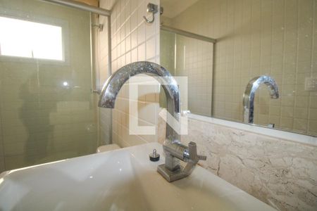 Casa de condomínio à venda com 900m², 5 quartos e 6 vagas Casa de condomínio à venda com 900m², 5 quartos e 6 vagasÁrea comum - Banheiro