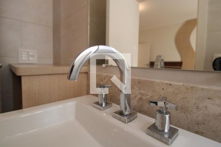 Casa de condomínio à venda com 900m², 5 quartos e 6 vagas Casa de condomínio à venda com 900m², 5 quartos e 6 vagasBanheiro/Suíte 3