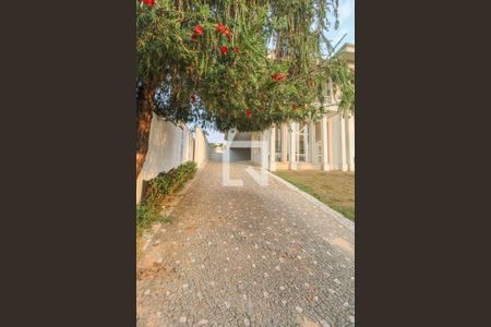 Casa de condomínio à venda com 900m², 5 quartos e 6 vagas Casa de condomínio à venda com 900m², 5 quartos e 6 vagasEntrada