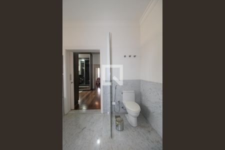 Casa de condomínio à venda com 900m², 5 quartos e 6 vagas Casa de condomínio à venda com 900m², 5 quartos e 6 vagasBanheiro/Suíte 5