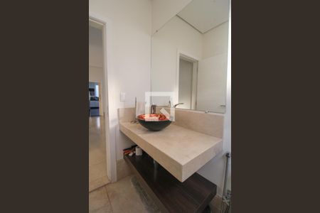 Casa de condomínio à venda com 900m², 5 quartos e 6 vagas Casa de condomínio à venda com 900m², 5 quartos e 6 vagasBanheiro Social