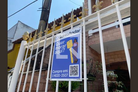 Casa à venda com 141m², 4 quartos e 2 vagasFachada