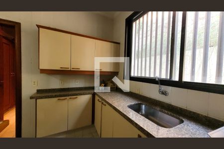 Casa de condomínio à venda com 640m², 4 quartos e 4 vagas Casa de condomínio à venda com 640m², 4 quartos e 4 vagasEspaço de Serviços - Cozinha