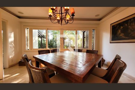 Casa de condomínio à venda com 640m², 4 quartos e 4 vagas Casa de condomínio à venda com 640m², 4 quartos e 4 vagasSala de Jantar