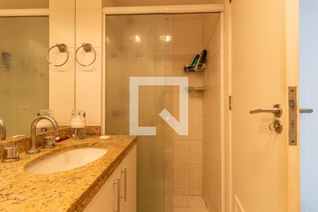 Apartamento à venda com 74m², 3 quartos e 1 vaga Apartamento à venda com 74m², 3 quartos e 1 vagaBanheiro Social