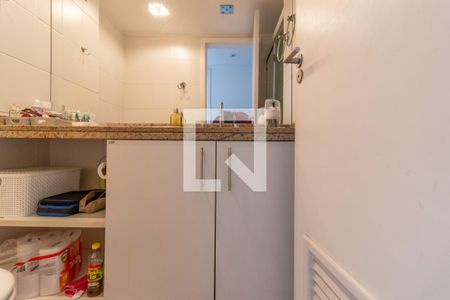 Apartamento à venda com 74m², 3 quartos e 1 vaga Apartamento à venda com 74m², 3 quartos e 1 vagaBanheiro Social