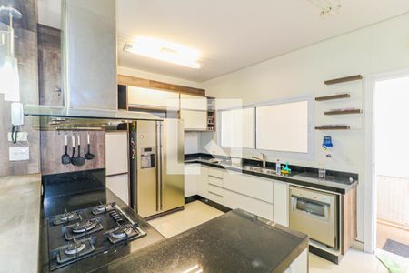 Casa de condomínio à venda com 550m², 5 quartos e 8 vagas Casa de condomínio à venda com 550m², 5 quartos e 8 vagasCozinha