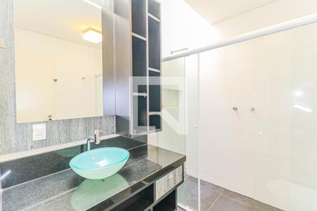 Casa de condomínio à venda com 550m², 5 quartos e 8 vagas Casa de condomínio à venda com 550m², 5 quartos e 8 vagasBanheiro Suíte 3