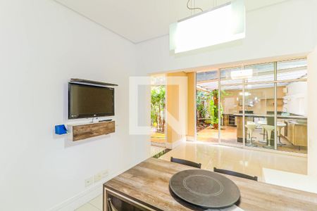 Casa de condomínio à venda com 550m², 5 quartos e 8 vagas Casa de condomínio à venda com 550m², 5 quartos e 8 vagasSala de jantar