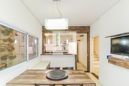 Casa de condomínio à venda com 550m², 5 quartos e 8 vagas Casa de condomínio à venda com 550m², 5 quartos e 8 vagasSala de jantar