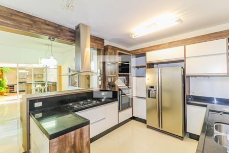 Casa de condomínio à venda com 550m², 5 quartos e 8 vagas Casa de condomínio à venda com 550m², 5 quartos e 8 vagasCozinha