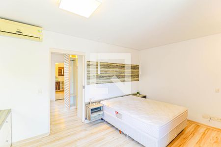 Casa de condomínio à venda com 550m², 5 quartos e 8 vagas Casa de condomínio à venda com 550m², 5 quartos e 8 vagasSuíte 3