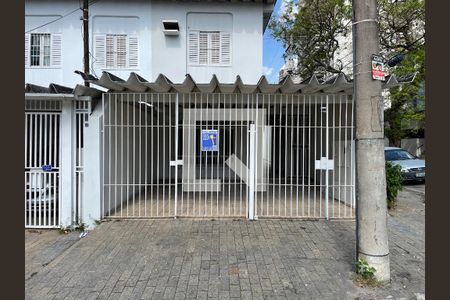 Casa à venda com 110m², 2 quartos e 2 vagas Casa à venda com 110m², 2 quartos e 2 vagasFachada