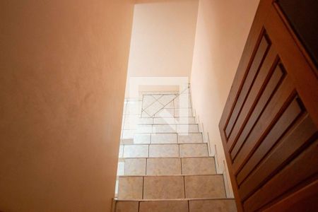 Casa à venda com 150m², 2 quartos e 1 vaga Casa à venda com 150m², 2 quartos e 1 vagaEscada