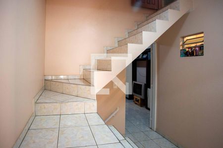 Casa à venda com 150m², 2 quartos e 1 vaga Casa à venda com 150m², 2 quartos e 1 vagaEscada