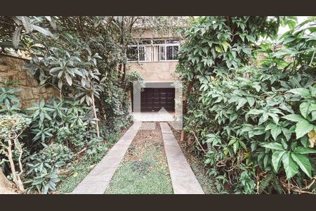 Casa à venda com 249m², 4 quartos e 4 vagas Casa à venda com 249m², 4 quartos e 4 vagasJardim