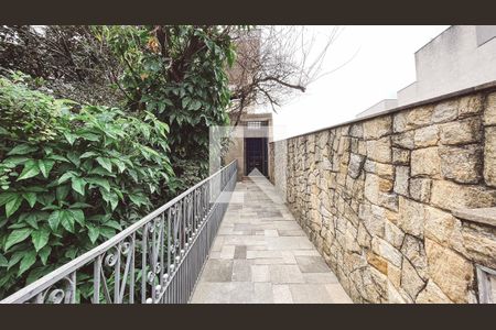 Casa à venda com 249m², 4 quartos e 4 vagas Casa à venda com 249m², 4 quartos e 4 vagasEntrada