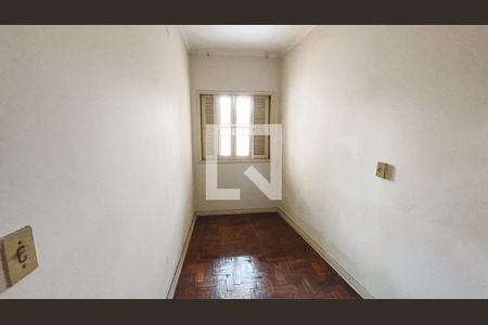 Casa à venda com 249m², 4 quartos e 4 vagas Casa à venda com 249m², 4 quartos e 4 vagasQuarto de Serviço