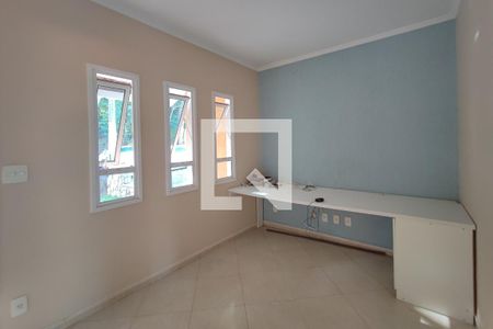 Casa de condomínio à venda com 377m², 6 quartos e 4 vagas Casa de condomínio à venda com 377m², 6 quartos e 4 vagasEscritório