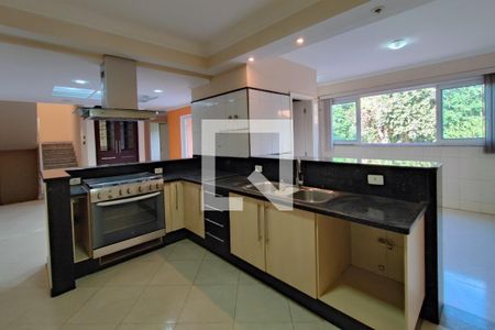 Casa de condomínio à venda com 377m², 6 quartos e 4 vagas Casa de condomínio à venda com 377m², 6 quartos e 4 vagasCozinha