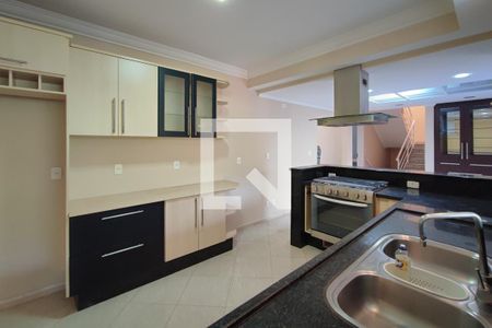 Casa de condomínio à venda com 377m², 6 quartos e 4 vagas Casa de condomínio à venda com 377m², 6 quartos e 4 vagasCozinha