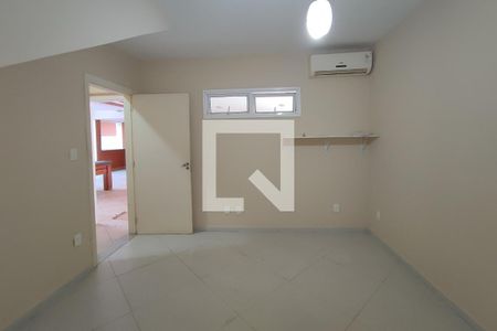 Casa de condomínio à venda com 377m², 6 quartos e 4 vagas Casa de condomínio à venda com 377m², 6 quartos e 4 vagasCômodo extra