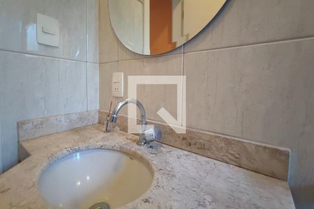 Casa de condomínio à venda com 377m², 6 quartos e 4 vagas Casa de condomínio à venda com 377m², 6 quartos e 4 vagasBanheiro Social