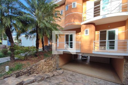 Casa de condomínio à venda com 377m², 6 quartos e 4 vagas Casa de condomínio à venda com 377m², 6 quartos e 4 vagasQuintal - Garagem