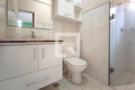 Casa de condomínio à venda com 377m², 6 quartos e 4 vagas Casa de condomínio à venda com 377m², 6 quartos e 4 vagasBanheiro Suíte 2