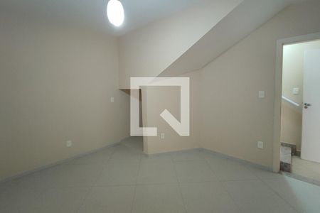 Casa de condomínio à venda com 377m², 6 quartos e 4 vagas Casa de condomínio à venda com 377m², 6 quartos e 4 vagasCômodo extra