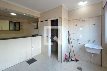 Casa de condomínio à venda com 377m², 6 quartos e 4 vagas Casa de condomínio à venda com 377m², 6 quartos e 4 vagasÁrea de Serviço