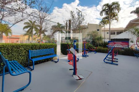 Casa de condomínio à venda com 377m², 6 quartos e 4 vagas Casa de condomínio à venda com 377m², 6 quartos e 4 vagasÁrea comum - Academia