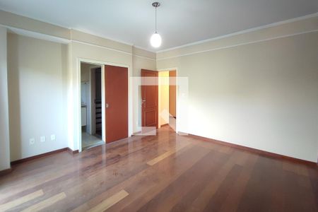 Casa de condomínio à venda com 377m², 6 quartos e 4 vagas Casa de condomínio à venda com 377m², 6 quartos e 4 vagasQuarto Suíte 3