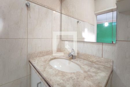 Casa de condomínio à venda com 377m², 6 quartos e 4 vagas Casa de condomínio à venda com 377m², 6 quartos e 4 vagasBanheiro Suíte 2