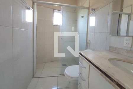 Casa de condomínio à venda com 377m², 6 quartos e 4 vagas Casa de condomínio à venda com 377m², 6 quartos e 4 vagasBanheiro Suíte 3