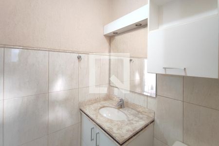 Casa de condomínio à venda com 377m², 6 quartos e 4 vagas Casa de condomínio à venda com 377m², 6 quartos e 4 vagasBanheiro Suíte 2