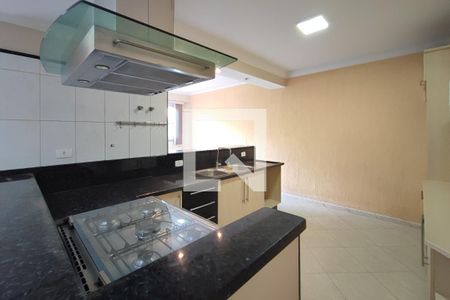 Casa de condomínio à venda com 377m², 6 quartos e 4 vagas Casa de condomínio à venda com 377m², 6 quartos e 4 vagasCozinha