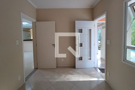 Casa de condomínio à venda com 377m², 6 quartos e 4 vagas Casa de condomínio à venda com 377m², 6 quartos e 4 vagasEscritório