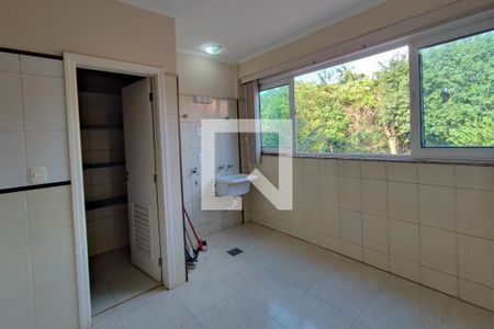 Casa de condomínio à venda com 377m², 6 quartos e 4 vagas Casa de condomínio à venda com 377m², 6 quartos e 4 vagasÁrea de Serviço