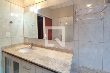 Casa de condomínio à venda com 377m², 6 quartos e 4 vagas Casa de condomínio à venda com 377m², 6 quartos e 4 vagasBanheiro Suíte 5