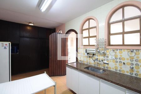 Casa à venda com 359m², 5 quartos e 5 vagasCozinha